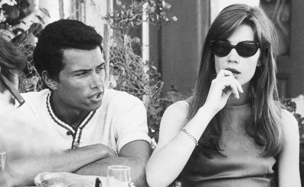 Françoise Hardy junto a Jean-Amrie Périer. 