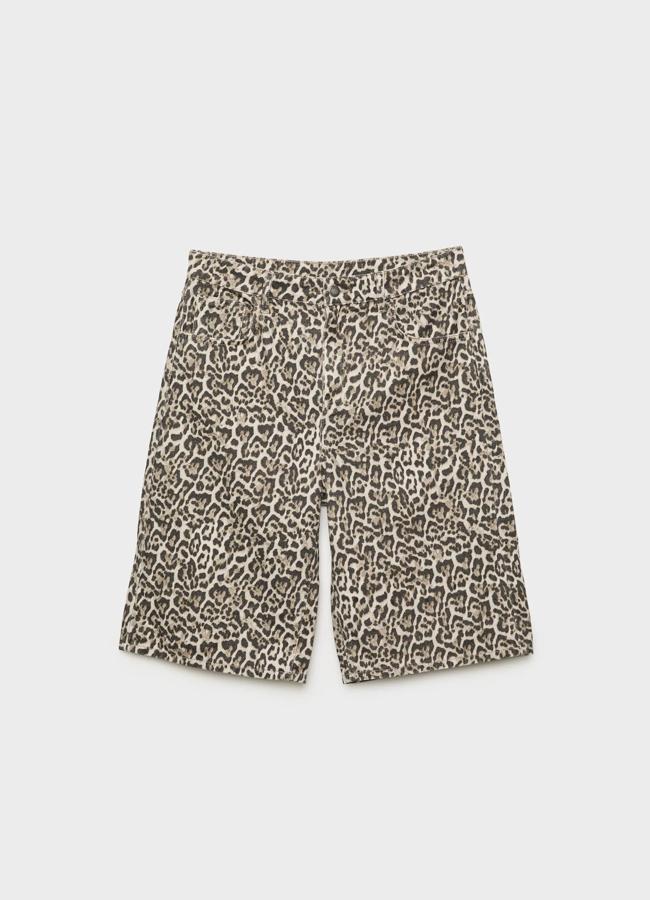 Bermudas con estampado de leopardo de Stradivarius.