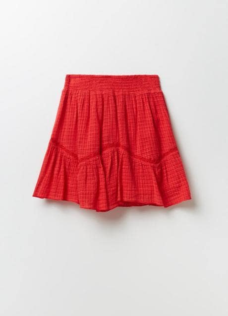 Minifalda roja de Sfera: el toque vibrante - 19,99 euros