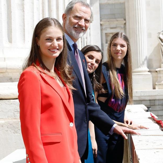 La primera foto de Letizia en su cuenta oficial de Instagram: los reyes se estrenan con un selfie en el balcón