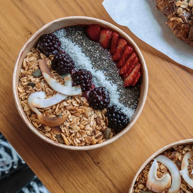 Puedes utilizar la avena y las semillas de chía tanto para hacerte un desayuno dulce como salado. 