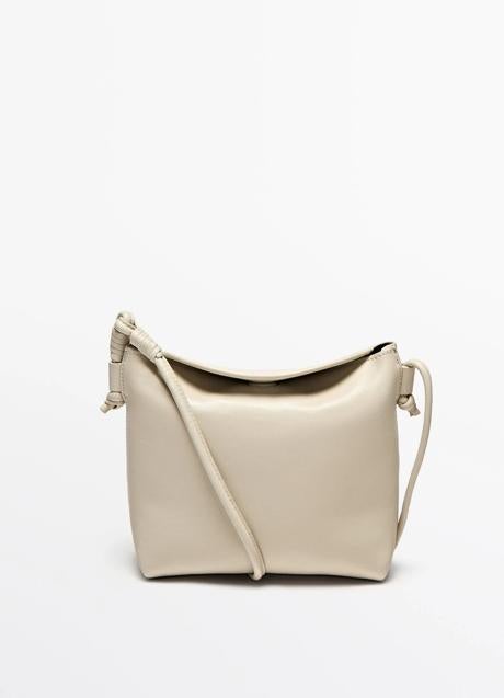 Bolso blanco de Massimo Dutti (79,95 euros)