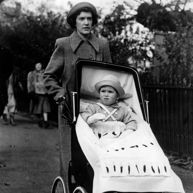 Mabel Anderson, niñera del entonces príncipe Carlos de Inglaterra. 