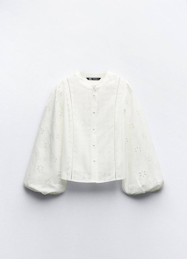 Blusa bordada de Zara.