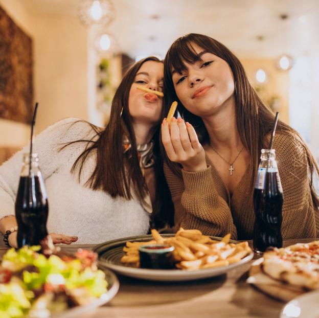 Aunque en verano se pueda cenar más tarde, nunca deberías cenar más tarde de las 21.30. 