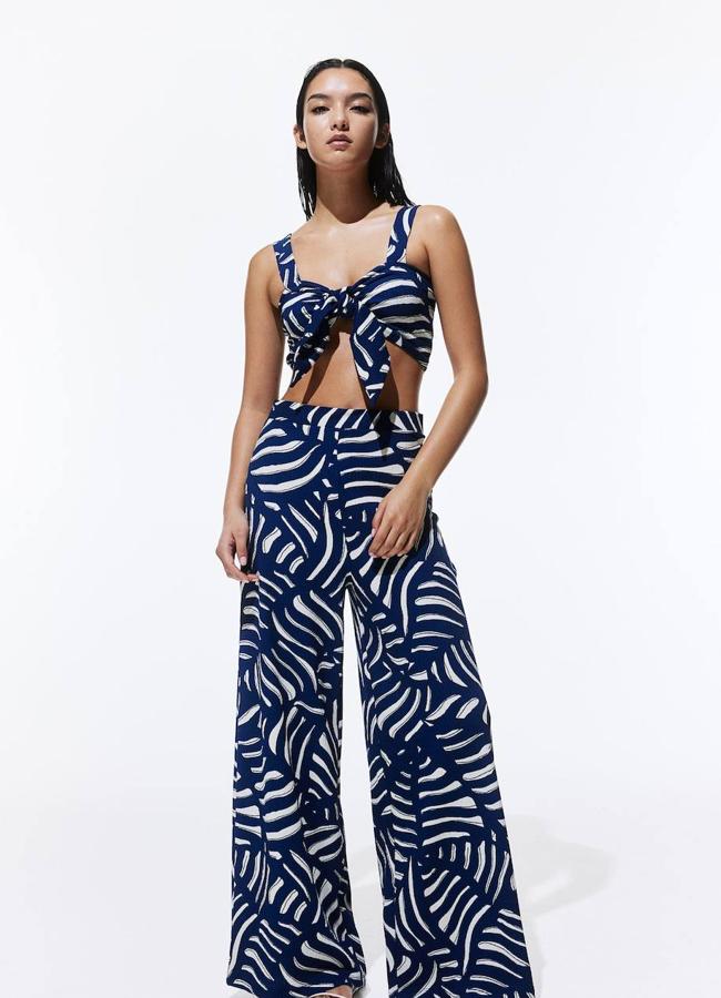 Conjunto de verano estampado con top de nudo y pantalón largo