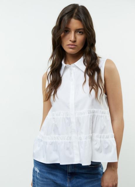 Camisa blanca de Sfera (29,99 euros)