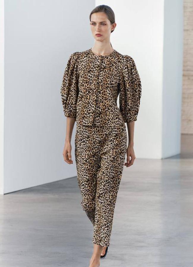 Blusa con estampado de leopardo