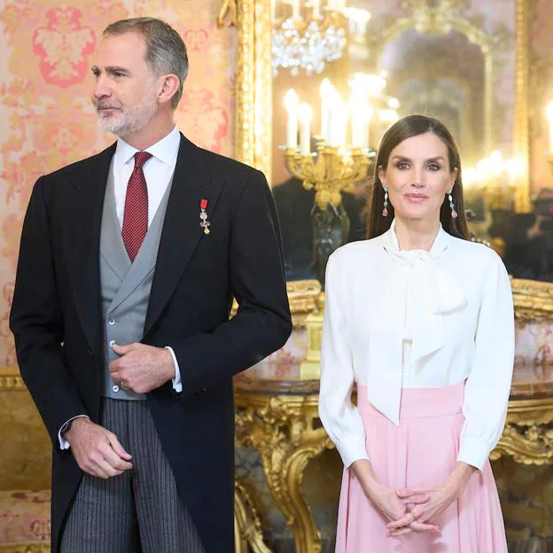 El aumento de sueldo de Letizia y Felipe y lo que cobran los otros reyes europeos: de Mary de Dinamarca a Carlos III