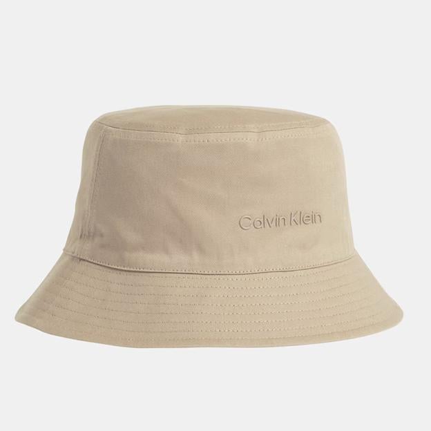 Gorro estilo bucket en algodón de Calvin Klein.