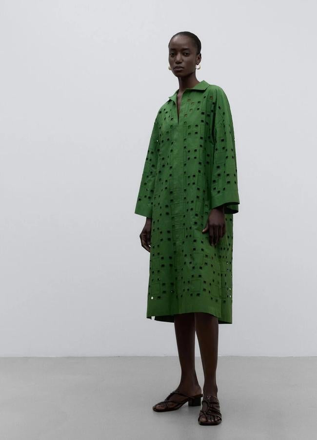 Vestido verde amplio de Adolfo Domínguez, 109 euros.