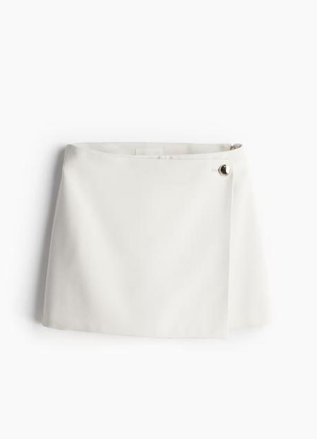 Falda blanca de H&M (17,99 euros)