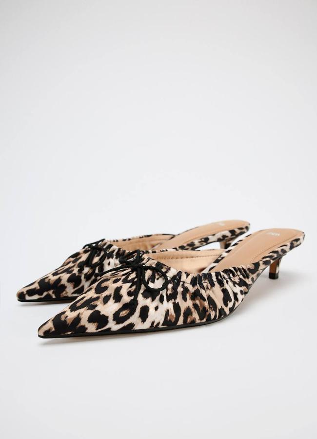 Zapatos mules de tacón bajo en estampado de leopardo