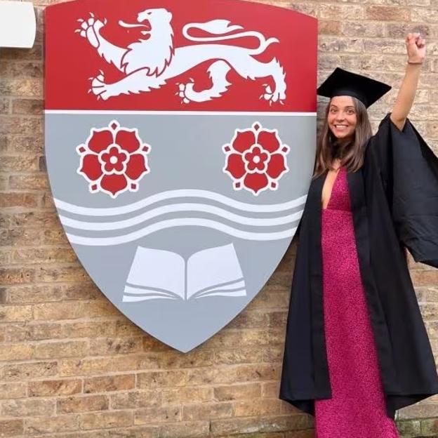 Camila Carvajal, hija de Xandra Falcó, el día de su graduación. 