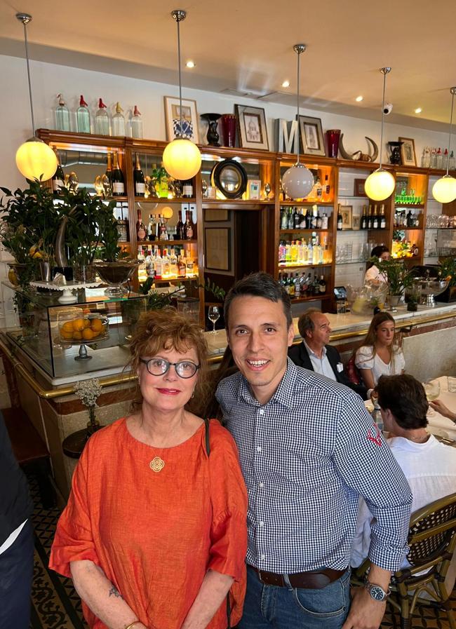 Susan Sarandon posando en su última visita al Murillo Café. / DR