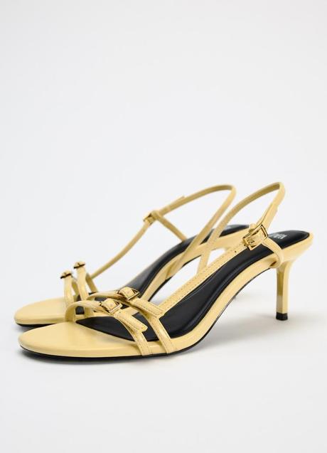 Sandalias amarillas de Zara (29,99 euros)