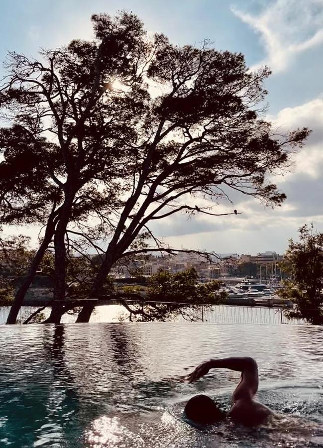 Nadal, dándose un chapuzón en el pisicina de su casa. (Instagram)