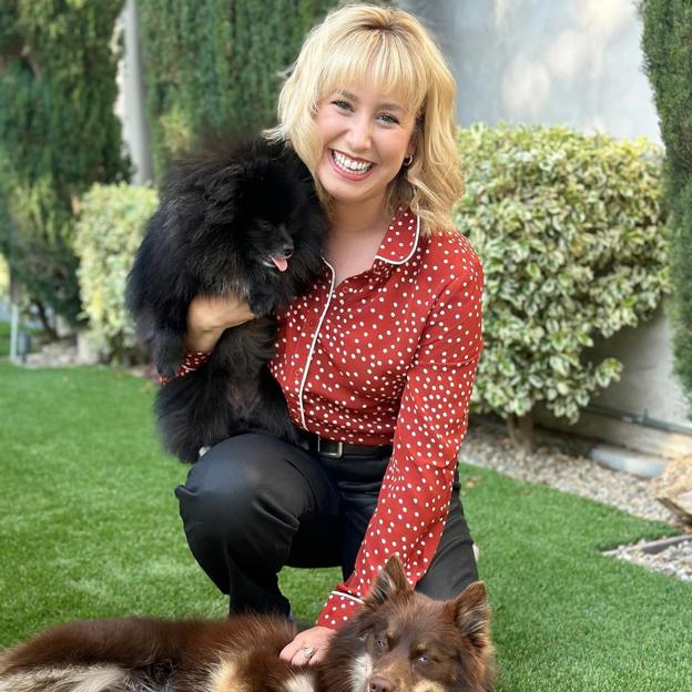 Jazmin junto a sus perros en una imagen de sus redes sociales. 