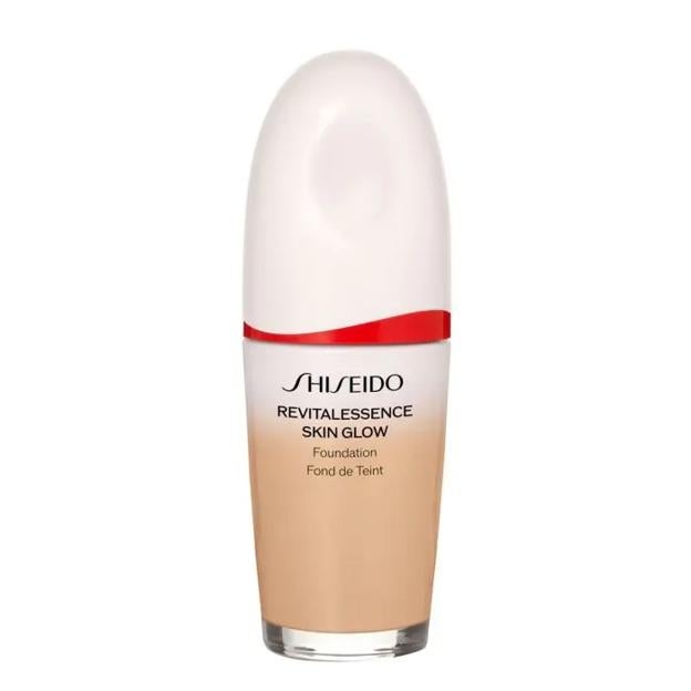 Base de maquillaje Revitalessence Skin Glow de Shiseido.