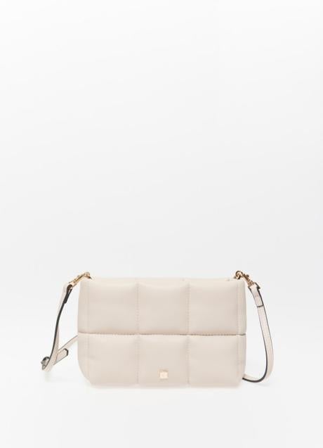 Bolso acolchado de color blanco Sfera (15,99 euros)