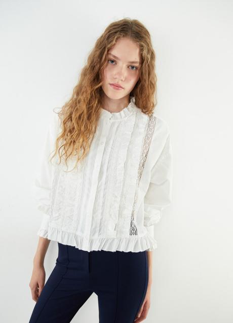 Camisa blanca de Sfera (25,99 euros)