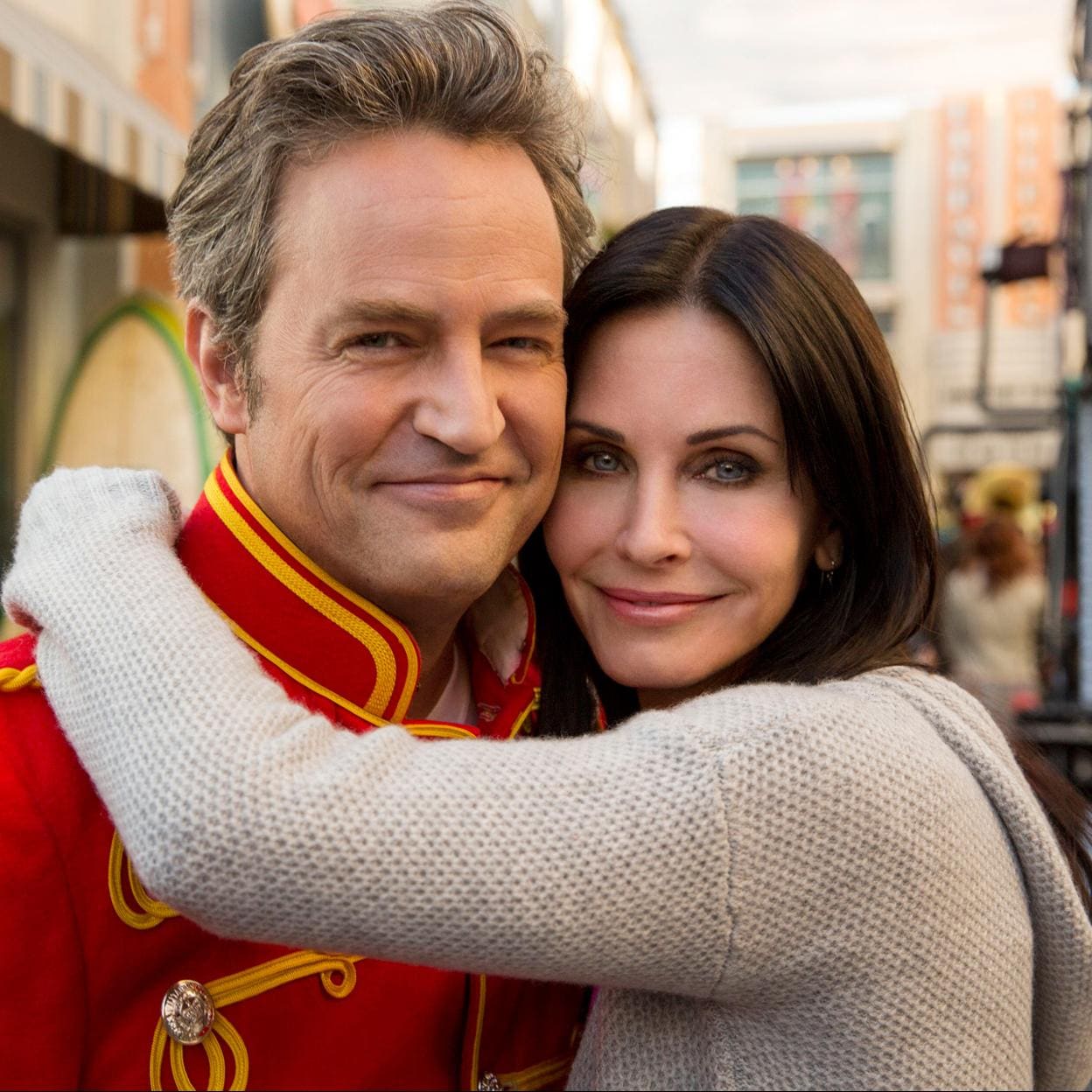 Matthew Perry y Courteney Cox. 