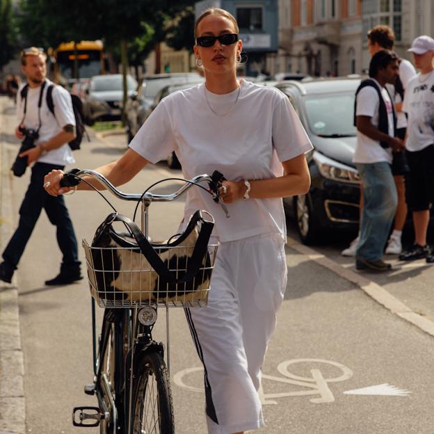 Estos son los básicos preferidos de las danesas que lucen siempre en el street style