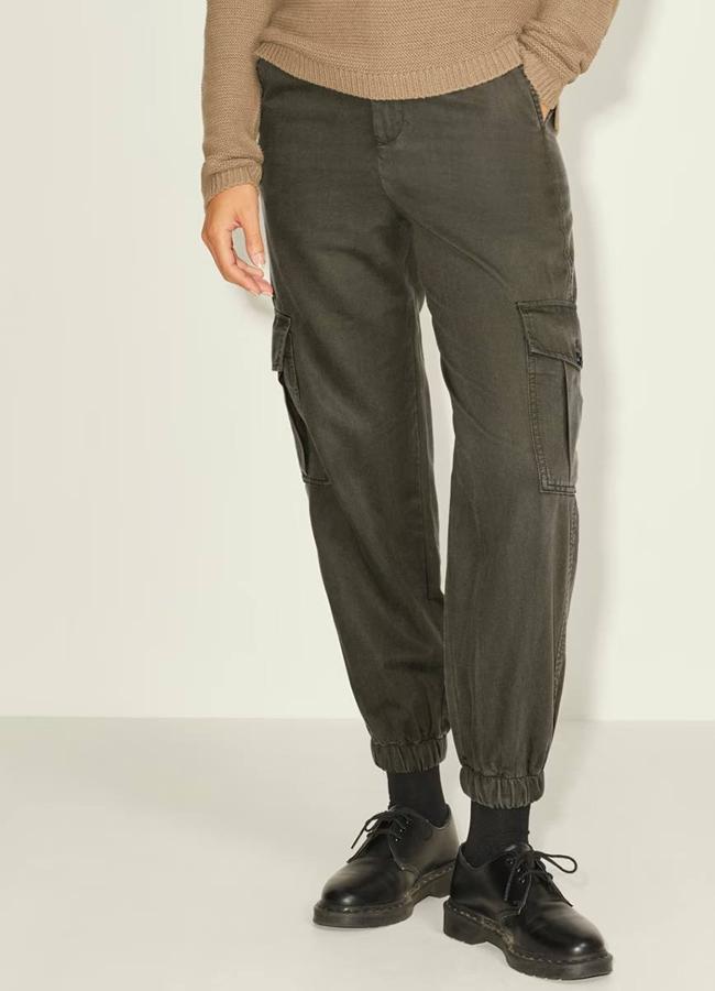 Pantalón jogger tipo cargo