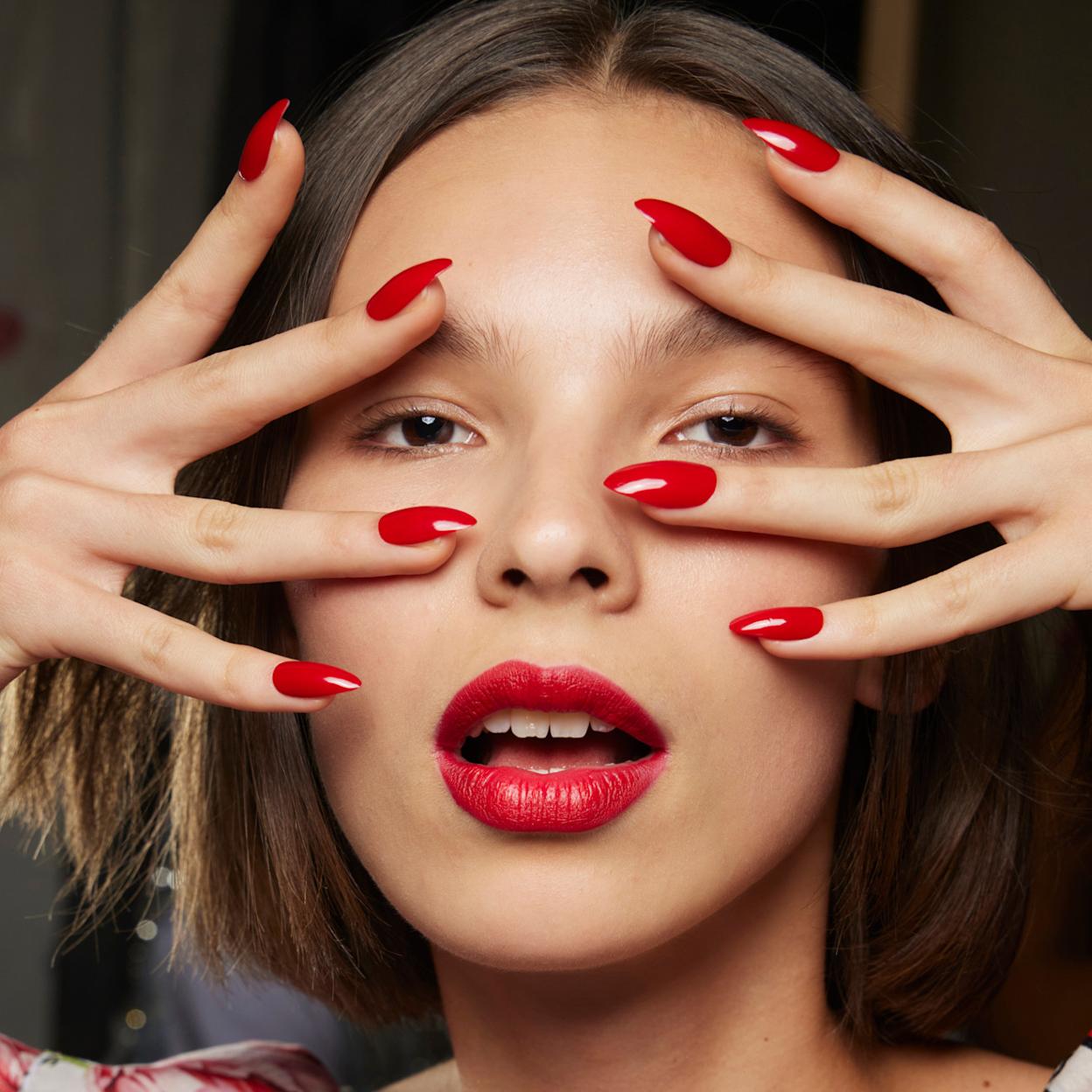 Manicura 'press on': así es la forma más rápida de cambiar tu color de uñas según Zara