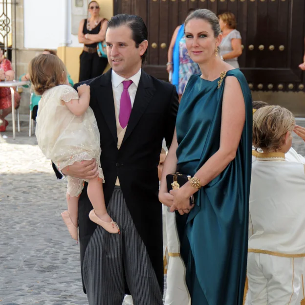 Sol Bohórquez Domecq y su marido , amigos del rey Felipe VI, en la boda de su hermana Mercedes.