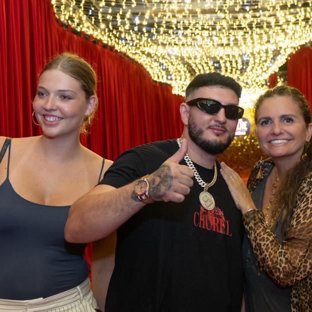 Laura Ponte con Omar Sánchez y Sandra García Sanjuan. 