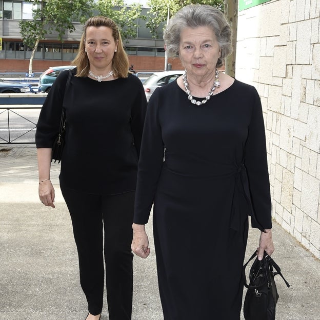 Cristina de Borbón-Dos Sicilias, madre de Victoria López-Madrid, con su madre la princesa Ana de Orleans.