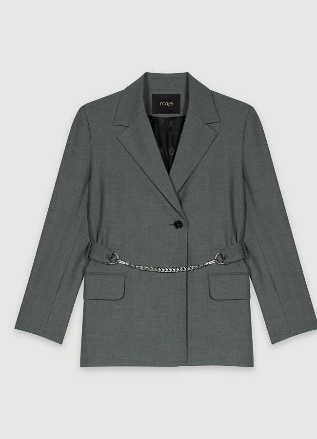 Blazer en gris con cadena de Maje.