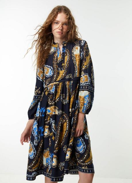 Vestido estampado de Sfera (35,99 euros)