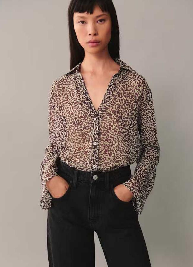 Camisa fluida leopardo de Mango (25,99€)