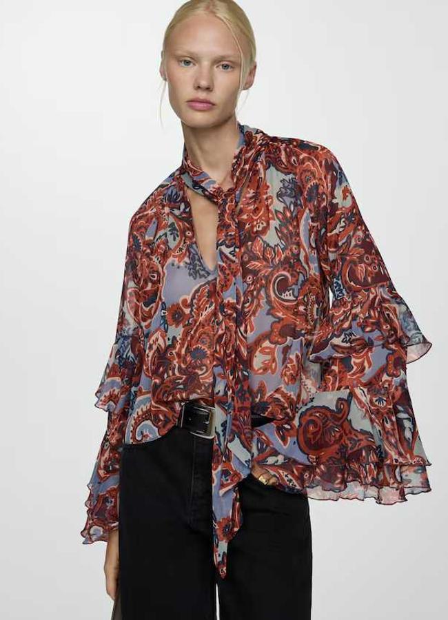 Blusa estampado paisley volantes de Mango (39,99€)