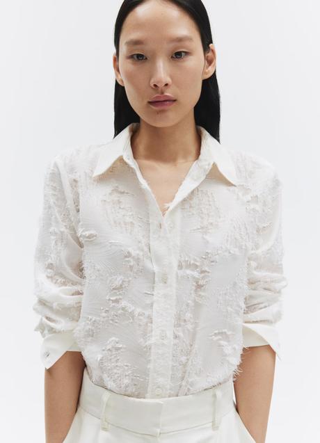 Camisa blanca de H&M (19,99 euros)