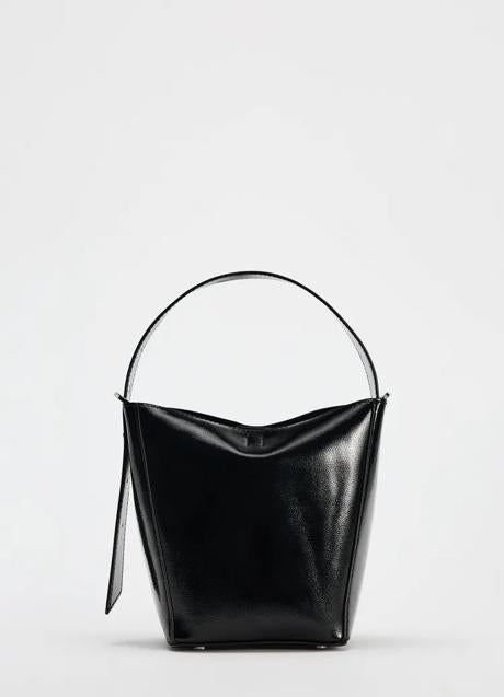 Bolso negro Zara (25,99 euros)