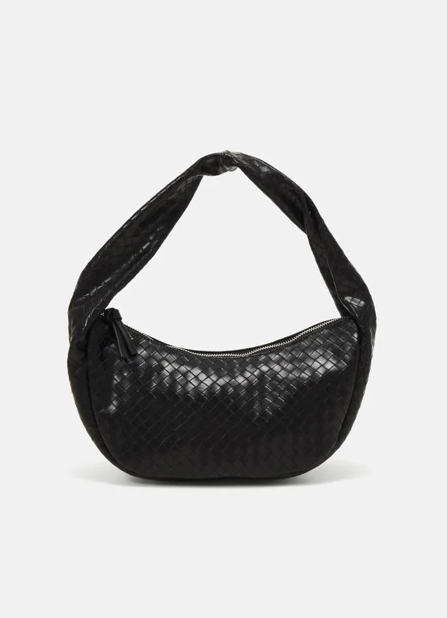 Bolso negro trenzado de Becksöndergaard, 69,95 euros.