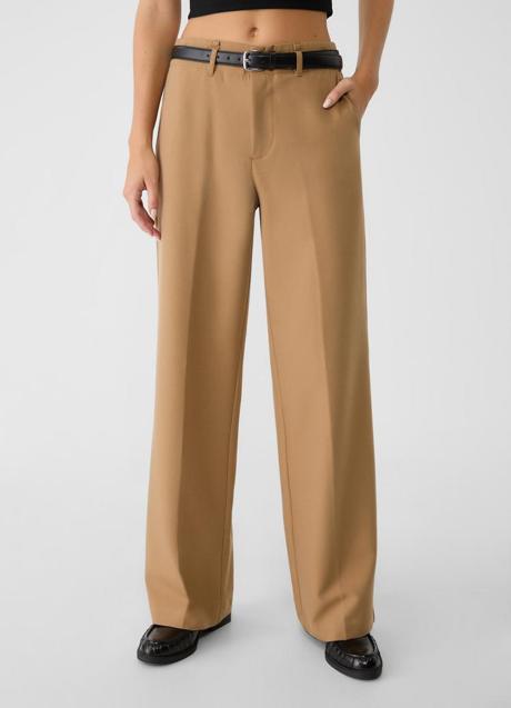 Pantalón de vestir de Stradivarius (25,99 euros)