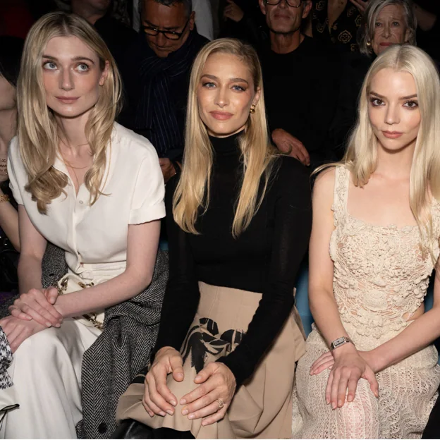 Elizabeth Debicki y Anya Taylor-Joy junto a Beatrice Borromeo en París, 