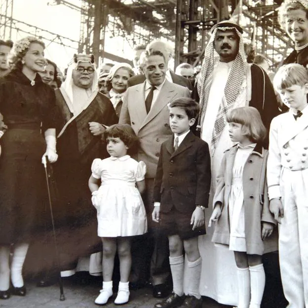 Una foto de gran valor histórico de Gunilla von Bismarck, en Marbella, con su madre, Aristóteles Onassis y sus hijos y el rey de Arabia Saudí. 