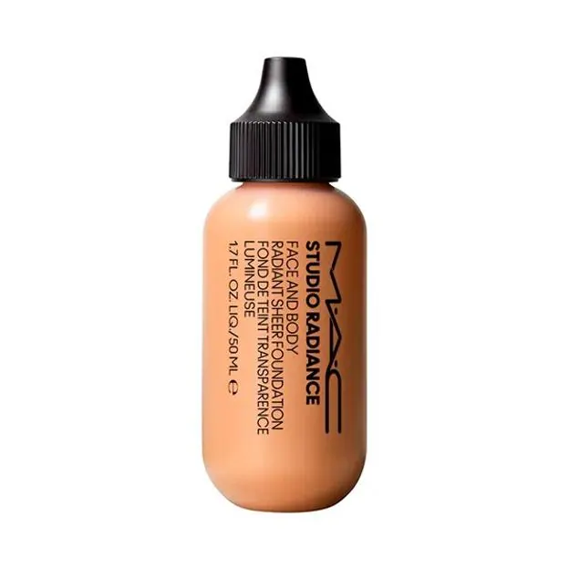 Studio Radiance Face And Body Radiant Sheer Foundation de Mac Cosmetics.