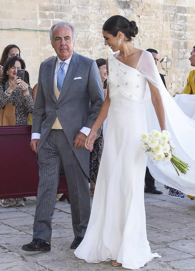 Ana Cristina Portillo con un vestido de novia de Jorge Acuña. / GTRES