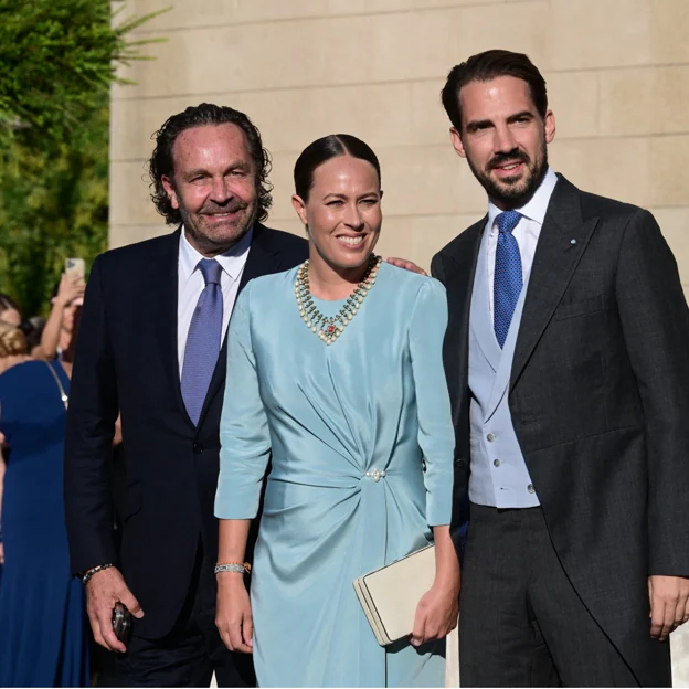 Nina Flohr junto a su marido y su padre en Atenas. 