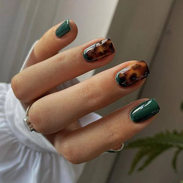 Uñas tortoise con detalles en color verde