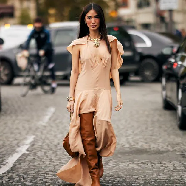 Este vestido de Sfera es perfecto para llevar el estilo boho con un toque romántico este otoño