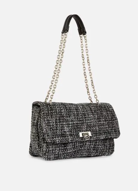 Bolso con cadena de Primark (17 euros)