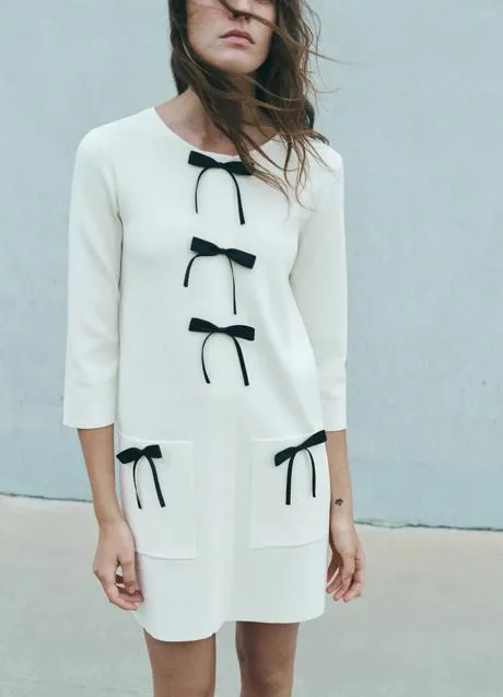 Vestido blanco y negro de Zara (35,99 euros)