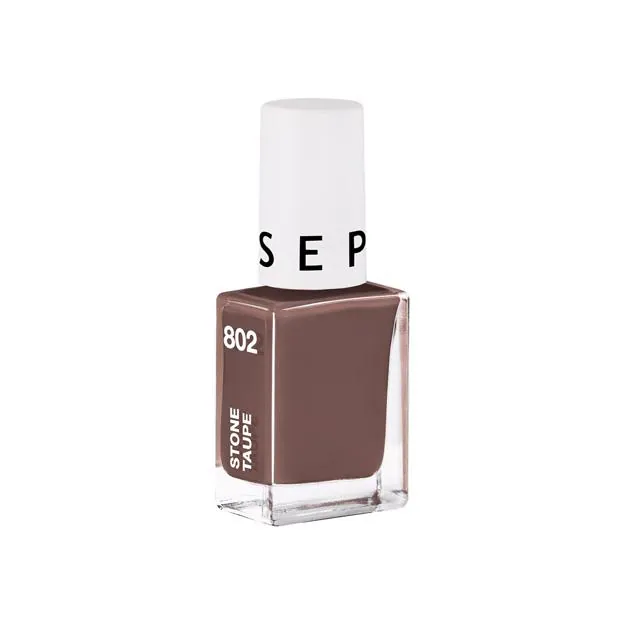 Esmalte de uñas en marrón topo de Sephora.